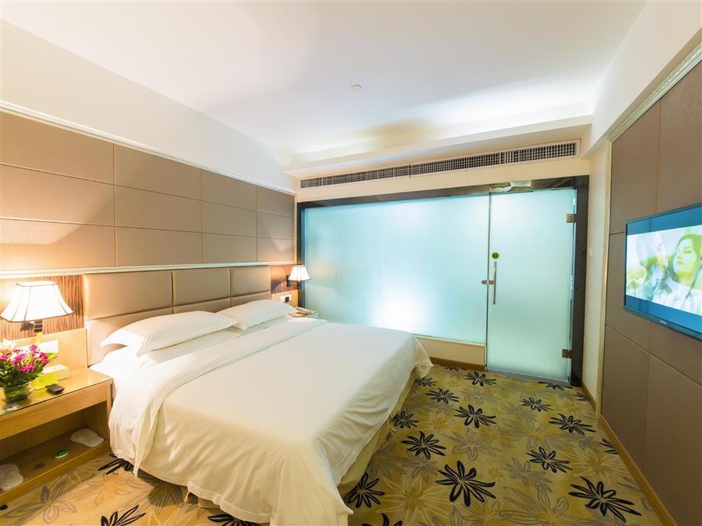 Vienna Hotel Zhanjiang Coast Avenue Exteriör bild