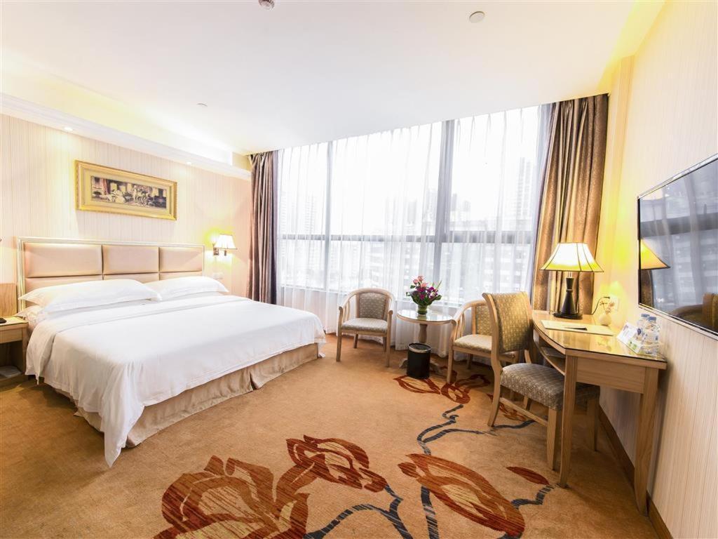 Vienna Hotel Zhanjiang Coast Avenue Exteriör bild