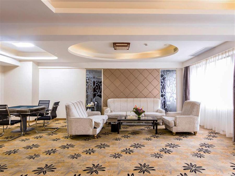 Vienna Hotel Zhanjiang Coast Avenue Exteriör bild